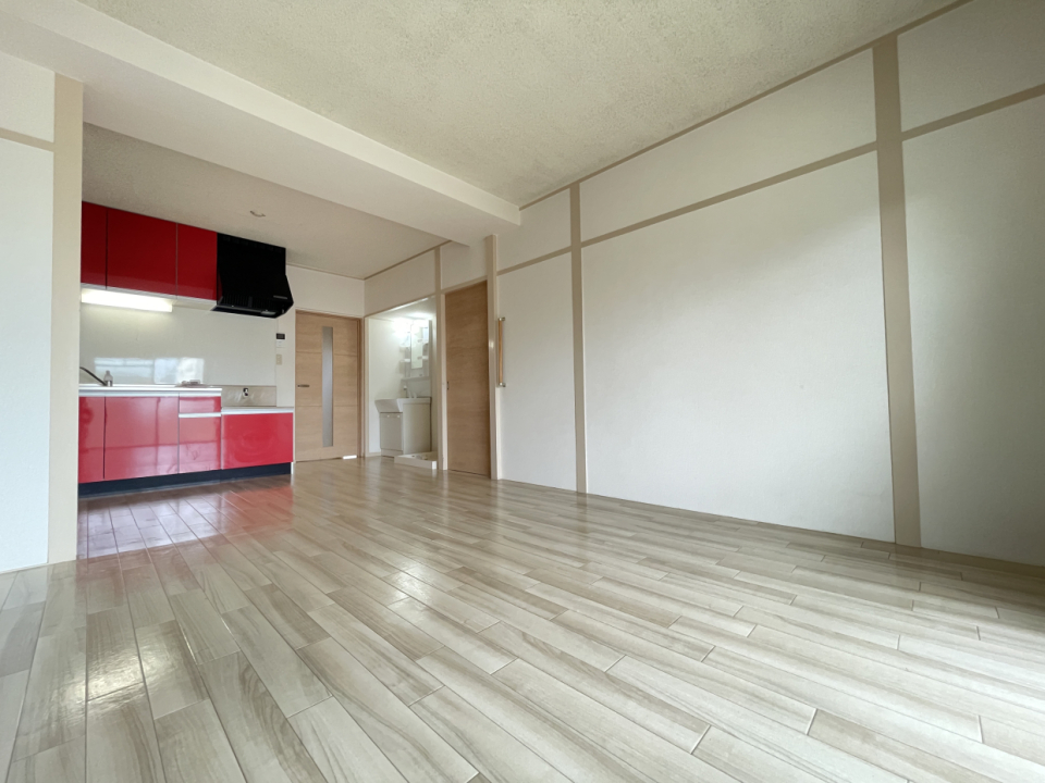 壁付けのキッチンなのでLDKがより広く感じますね