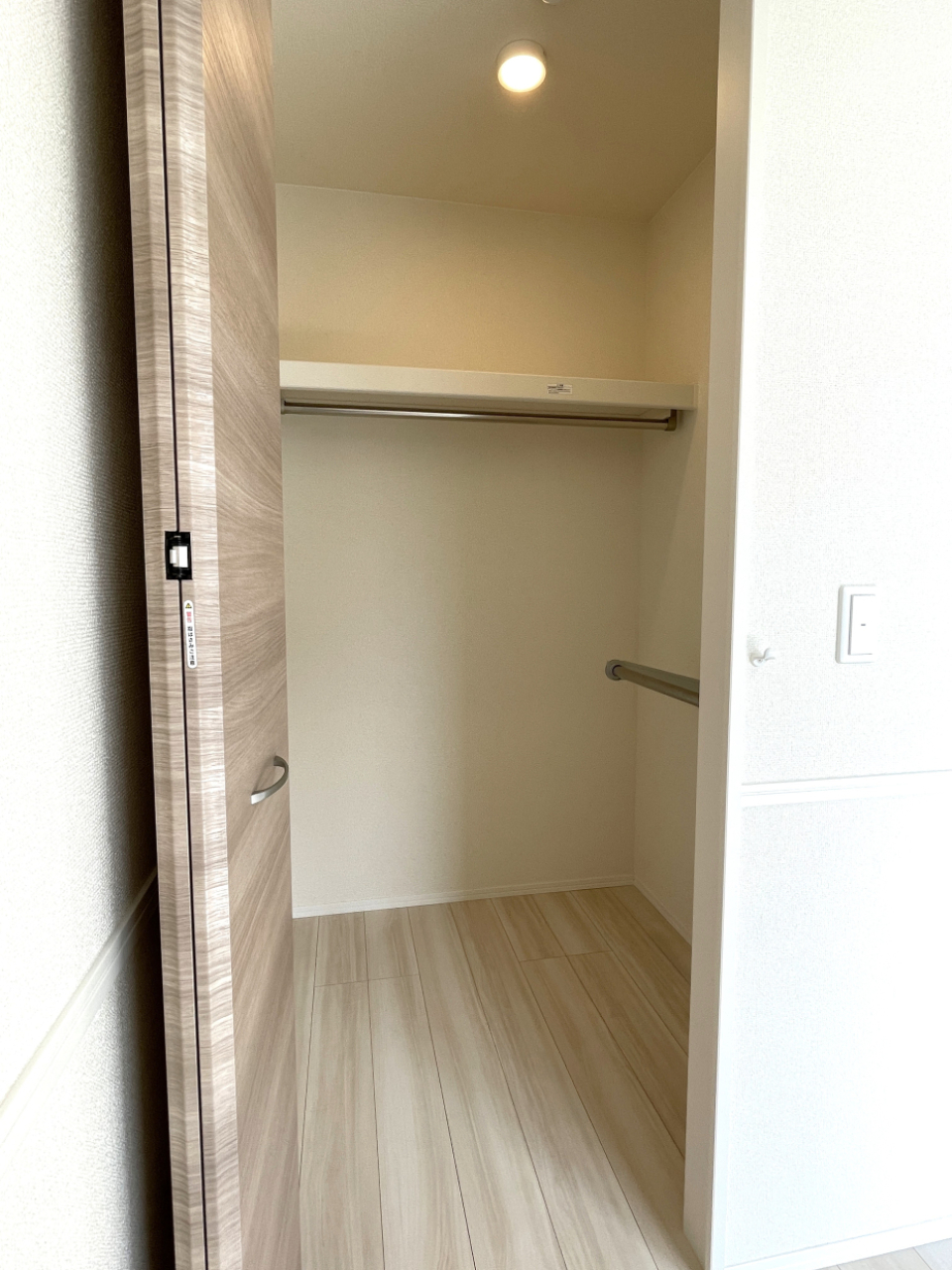 ウォークインクローゼットがついていて便利！