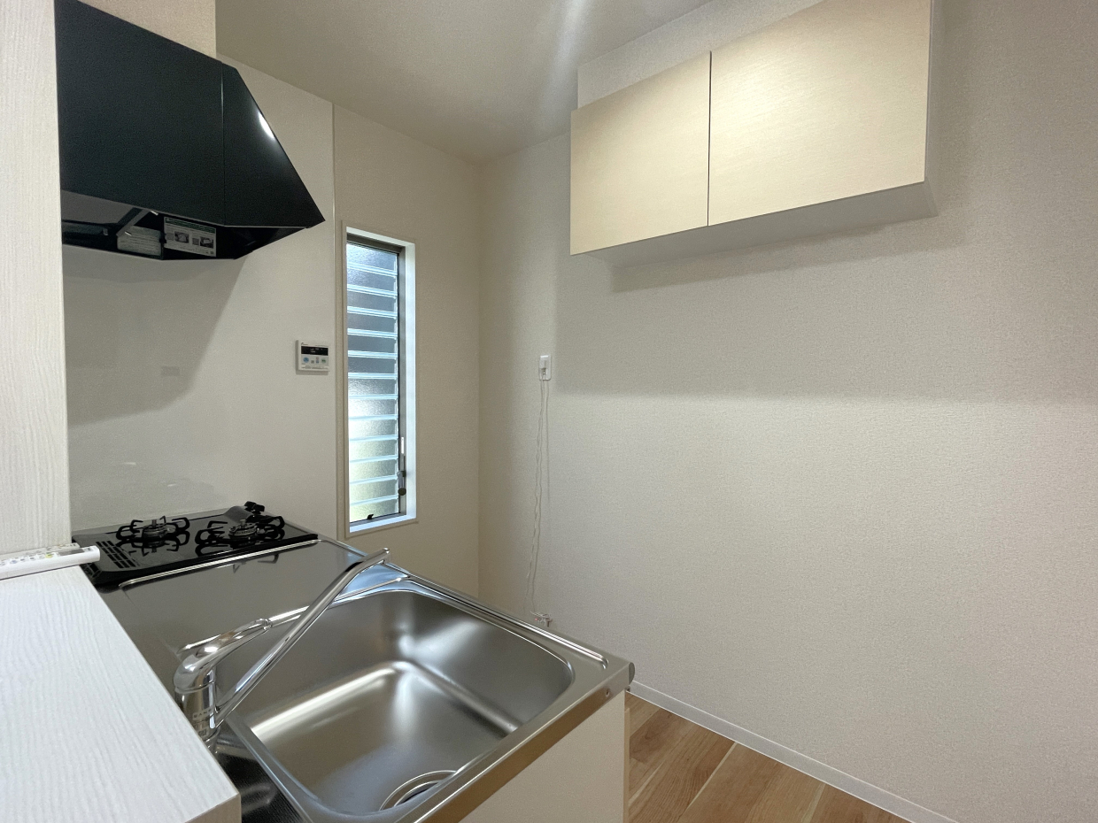 背面には収納棚も！