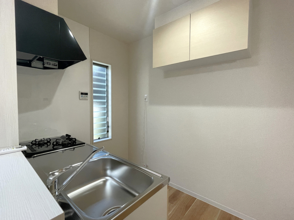 背面には収納棚も！