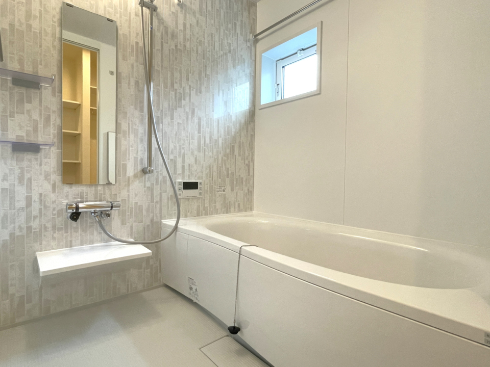 浴室乾燥機付きのお風呂！浴槽も広々です