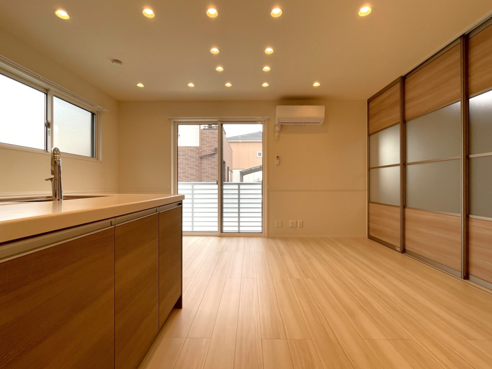 ダウンライトがオシャレな雰囲気です