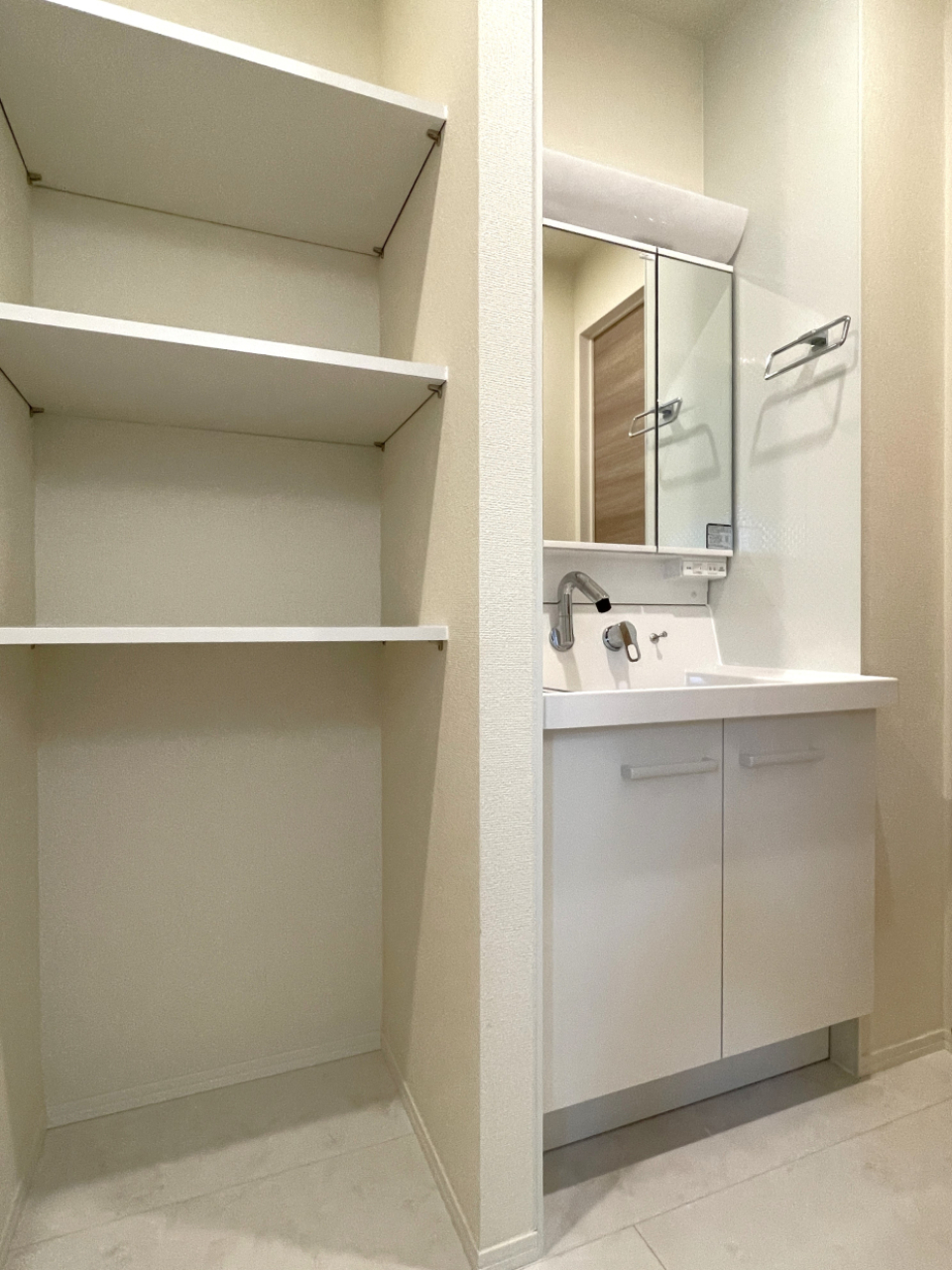 収納棚がついた洗面台