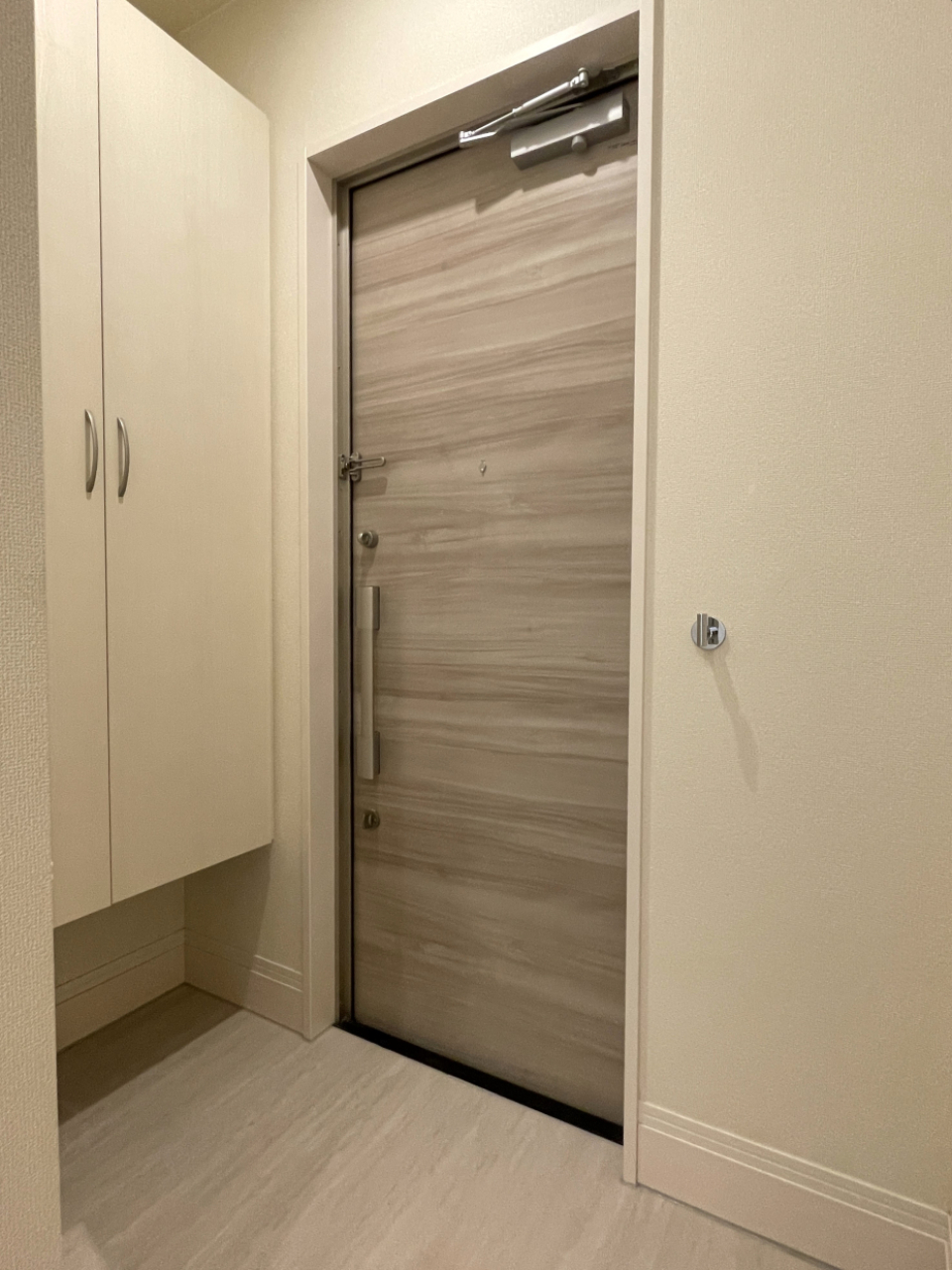 全身鏡つきのシューズボックス