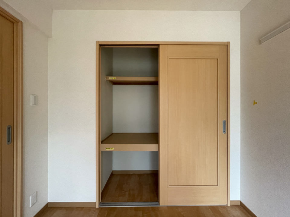 洋室8帖の収納スペース