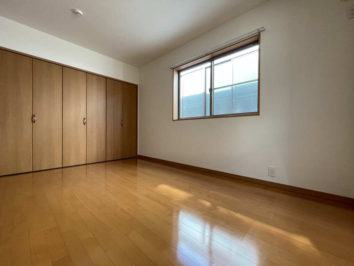 北側の洋室は6.7帖