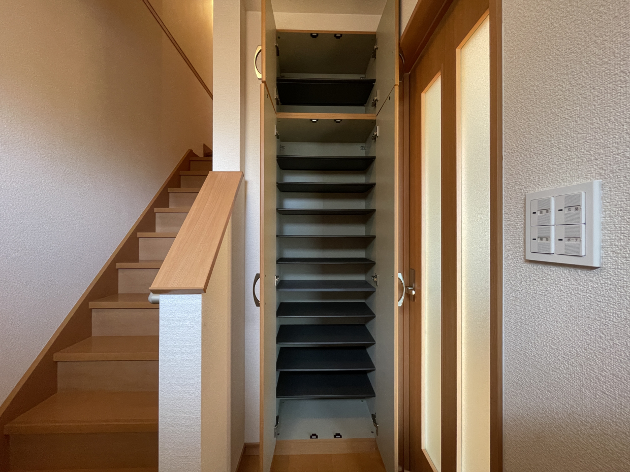 シューズクローゼットは玄関を上がったところに。
