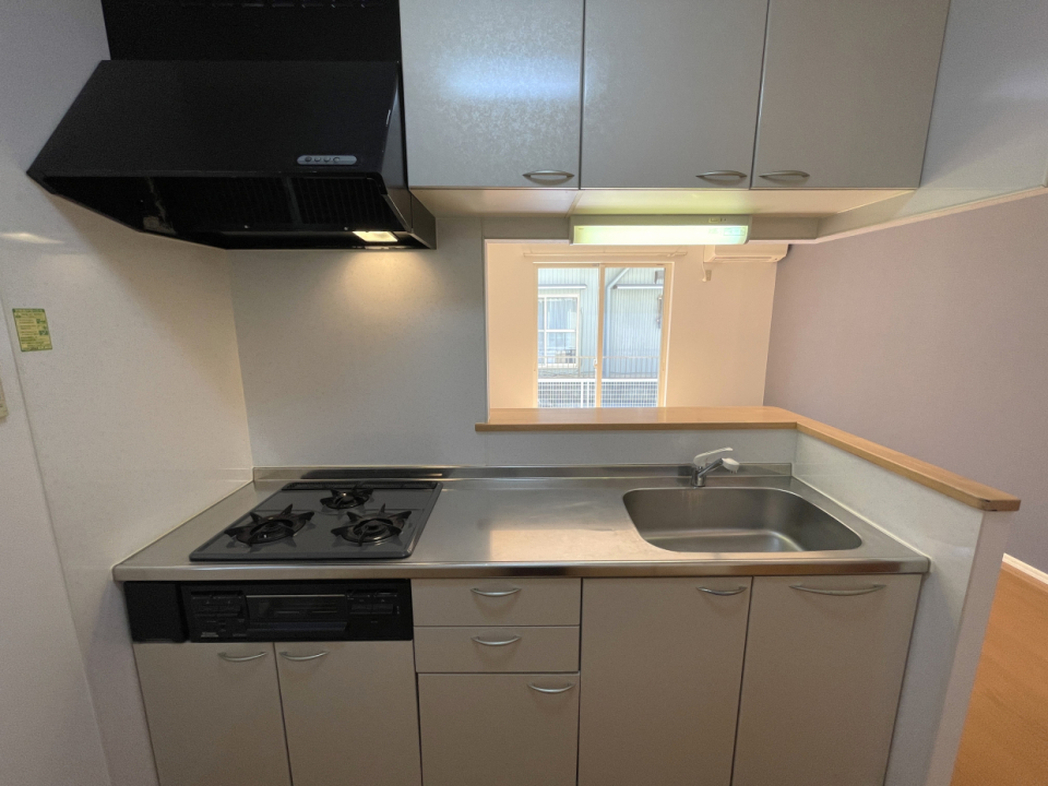 ガスコンロは3口です