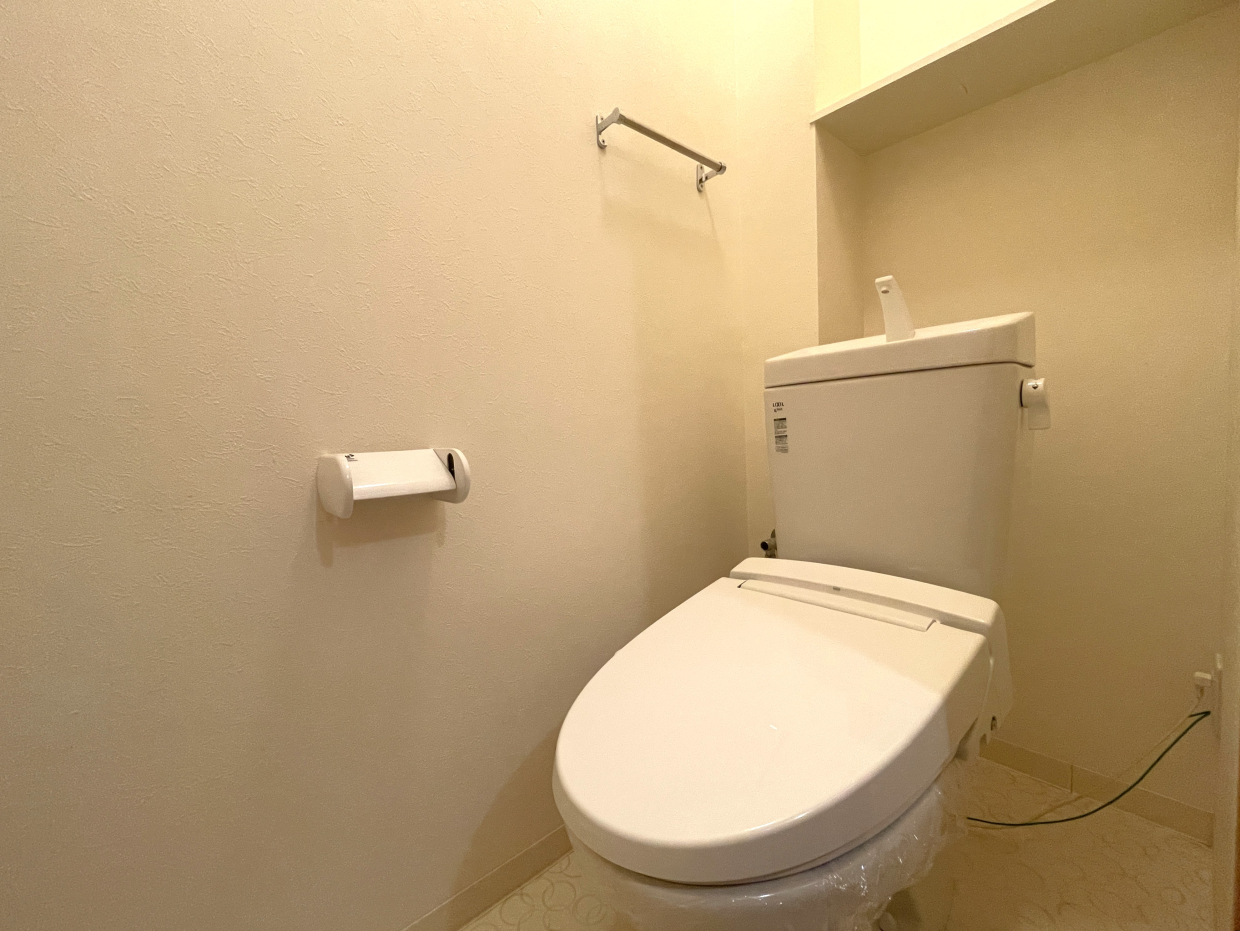 トイレには棚があります