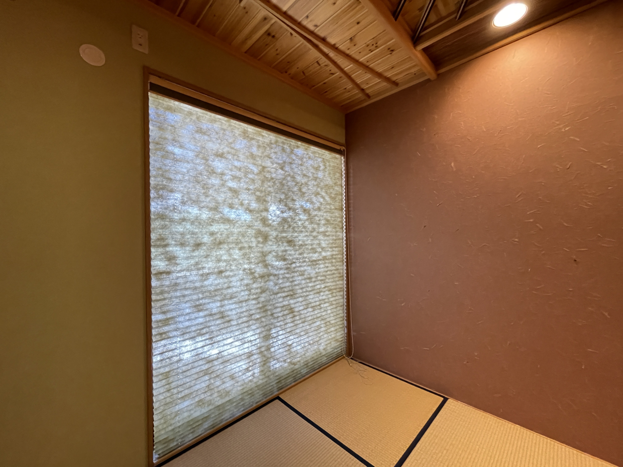 ブラインドついています