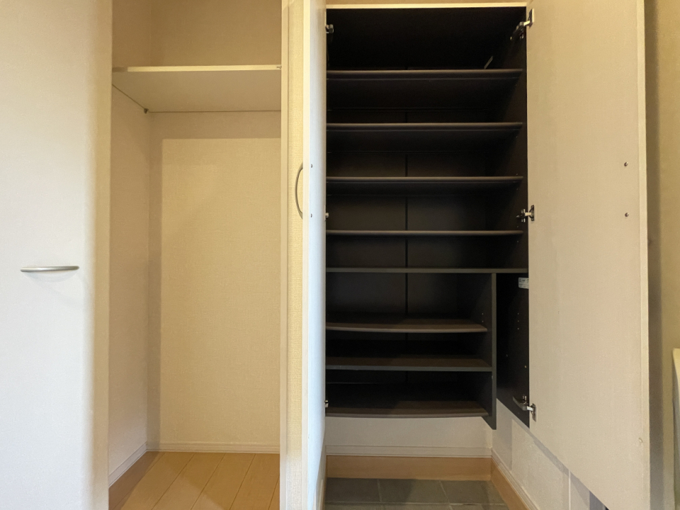 シューズボックス