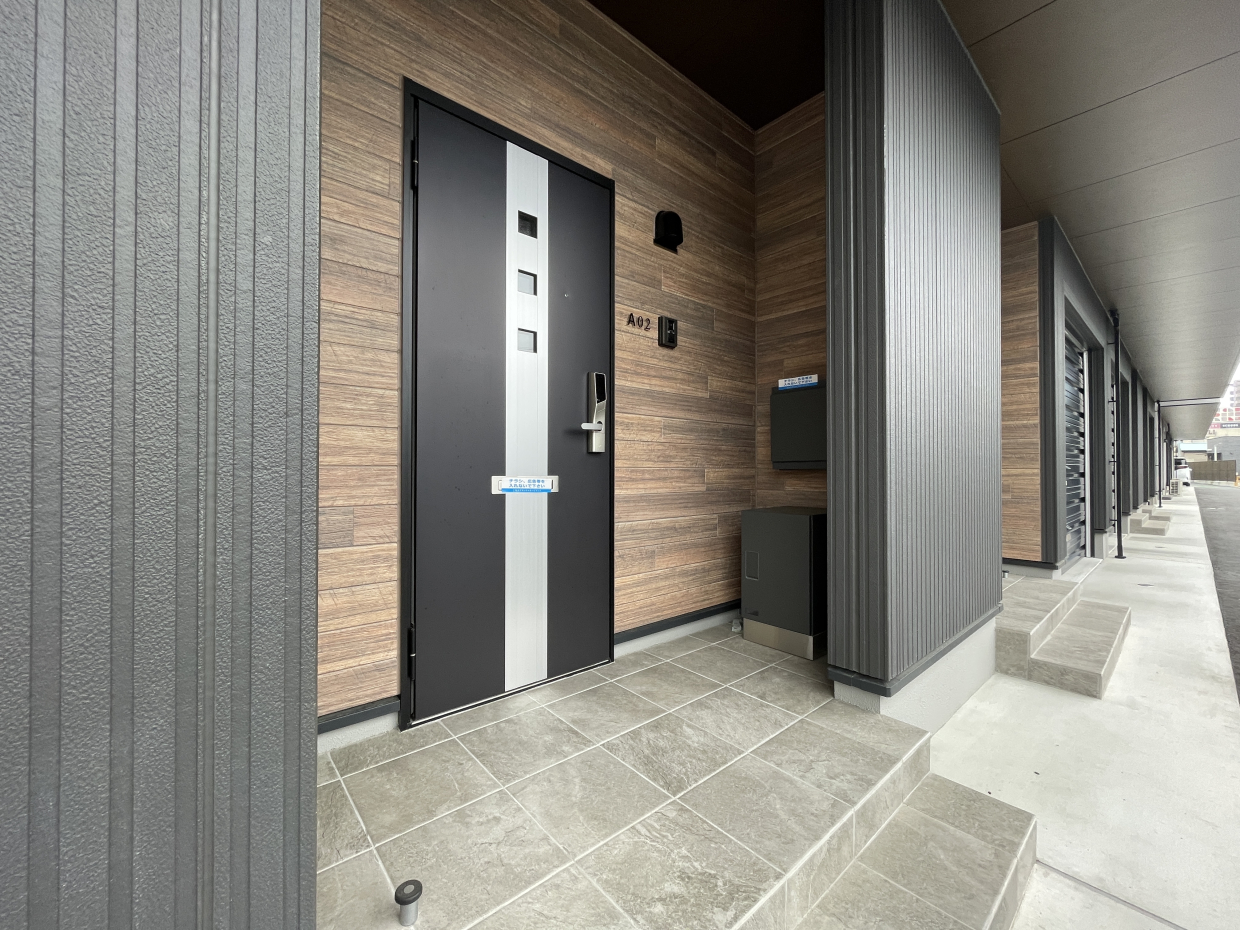 玄関にはこの号室専用の宅配ボックスがついている。