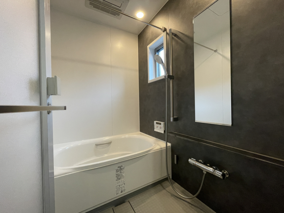 浴室乾燥付きのゆったりバスルーム