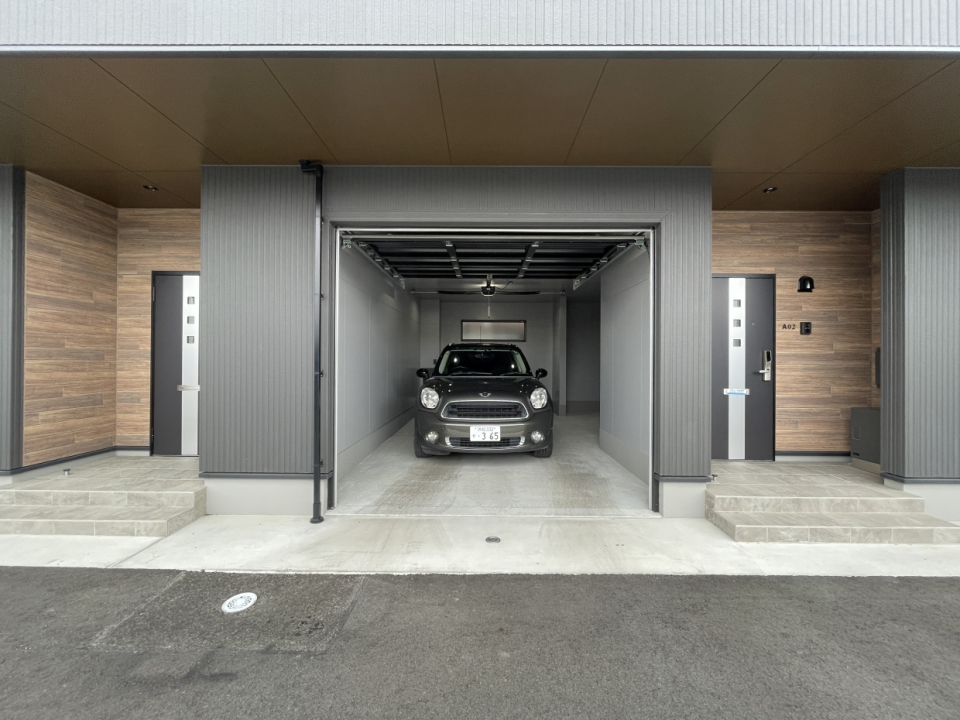 幅3190×奥行6085×高さ2685のガレージ