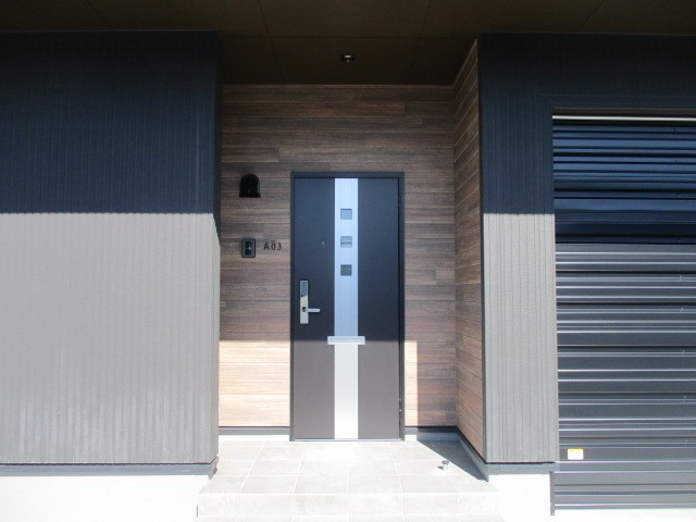 ウッド&times;ブラックがかっこいい。