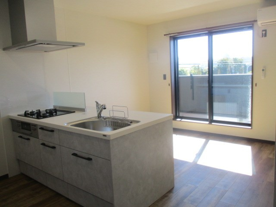 キッチンは人気の対面式。
