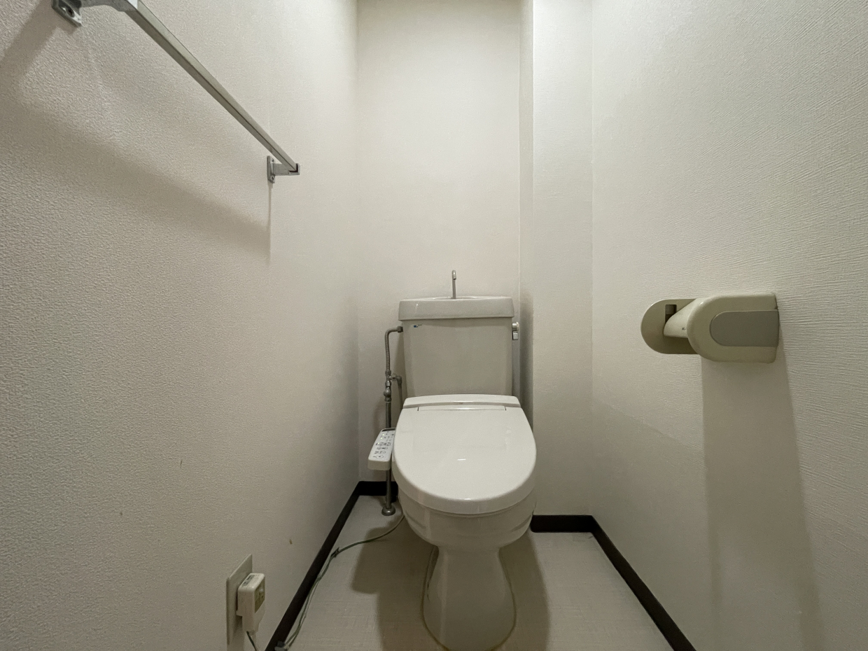 トイレは温水洗浄便座です