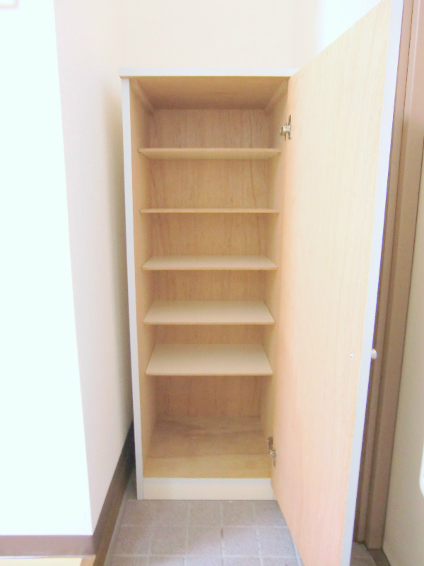 玄関にシューズボックスあります