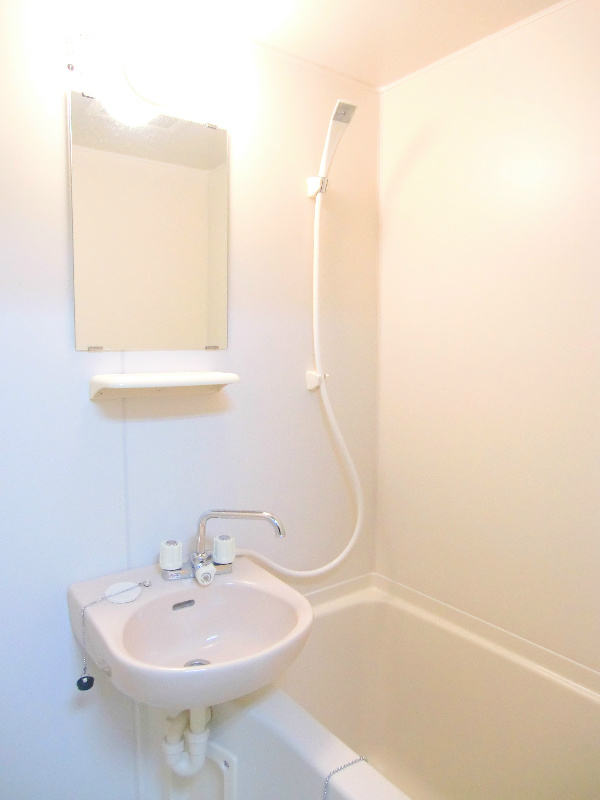 洗面は浴室にあります