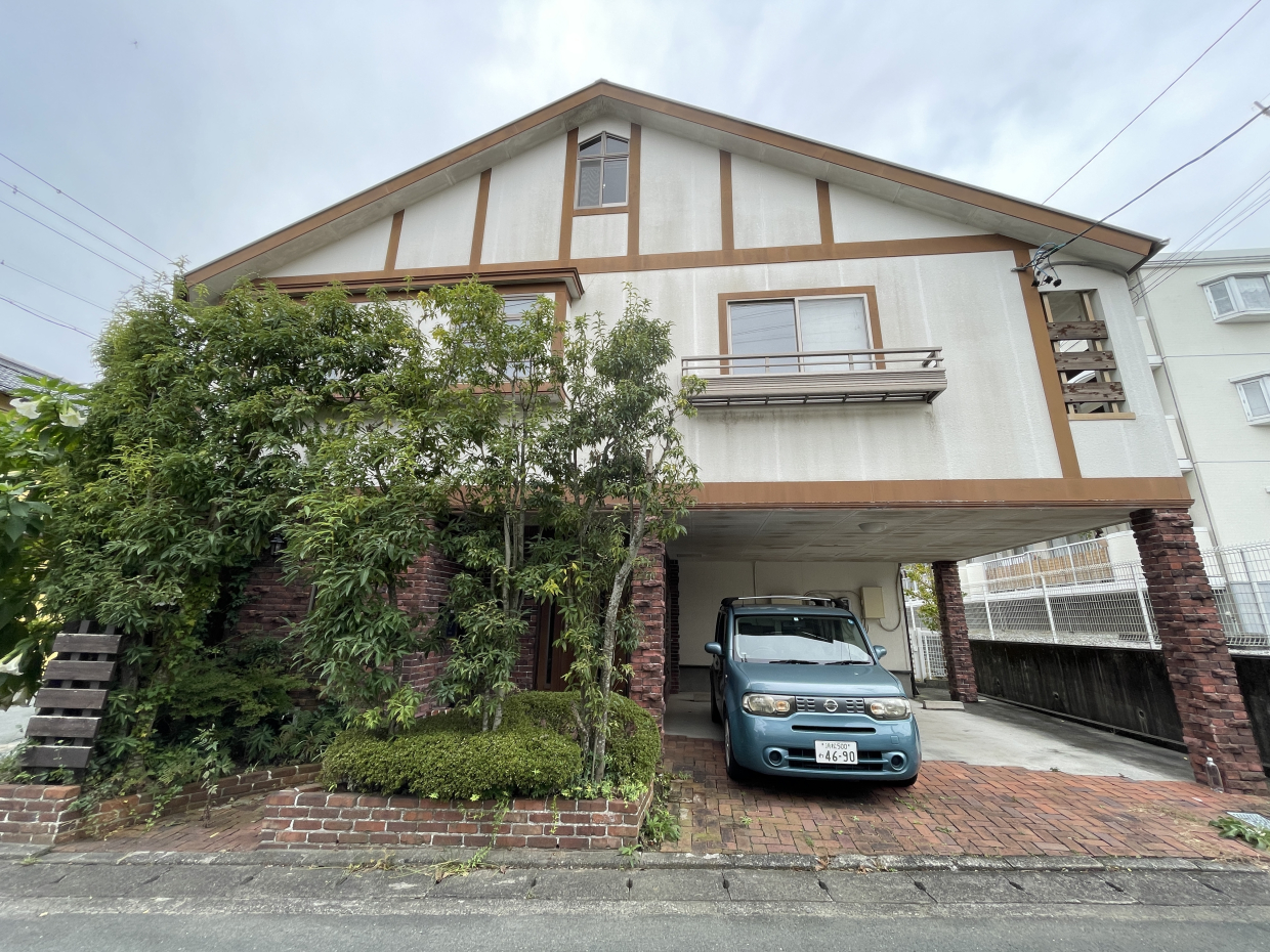 三角屋根の一戸建