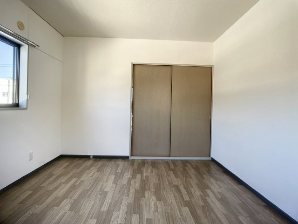 扉を開けると和室へ繋がります