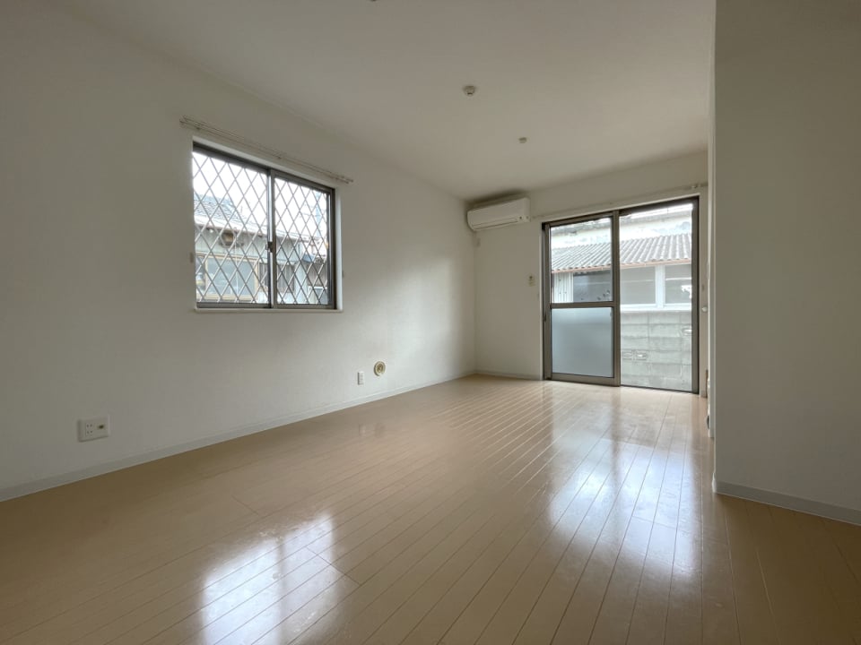 小窓のおかげでお部屋も明るい