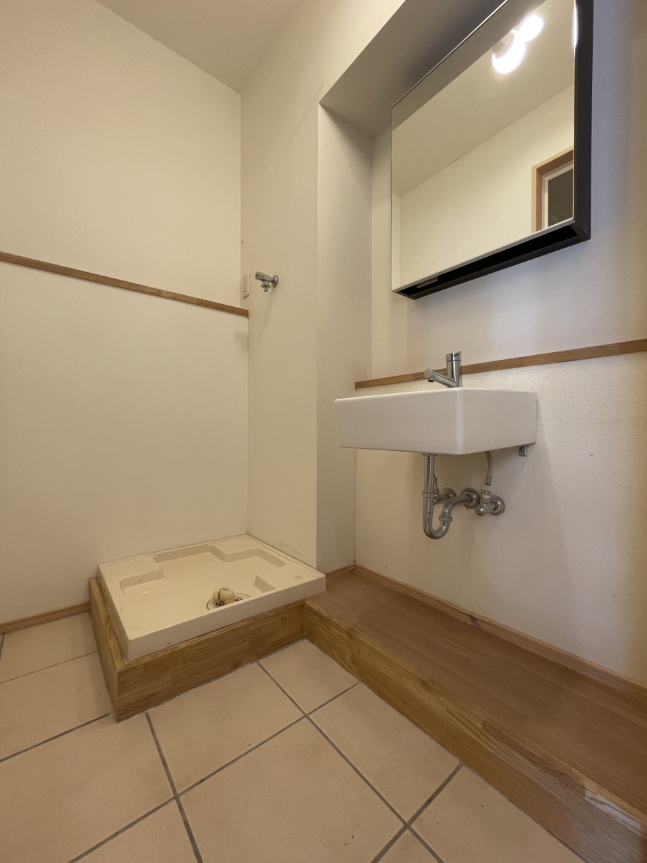 脱衣洗面所もなんと土間です