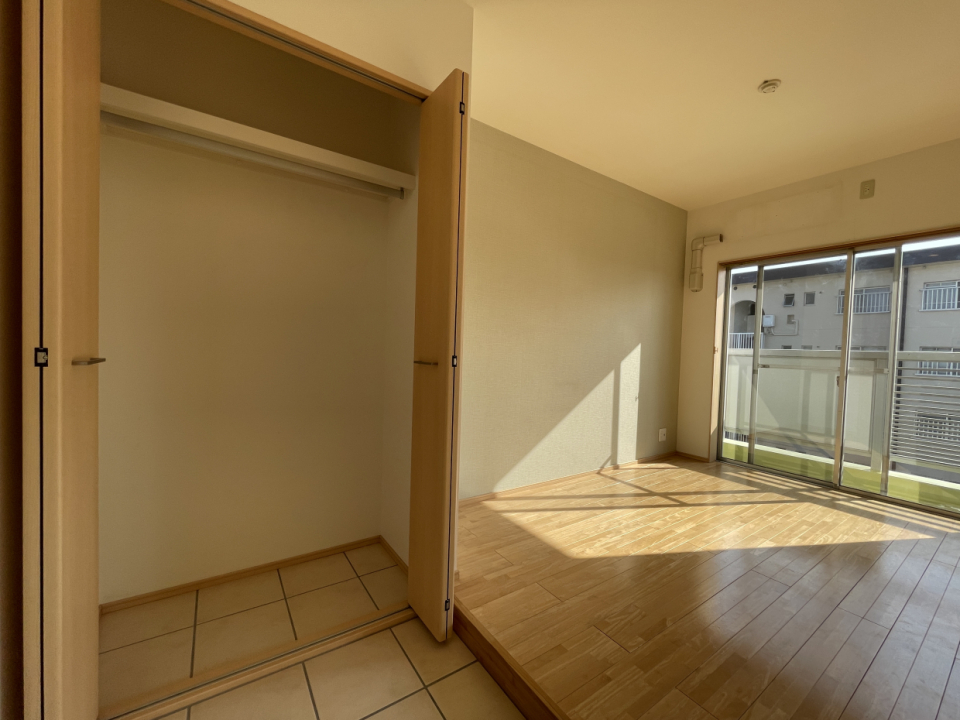 リビングにもクローゼットがあります