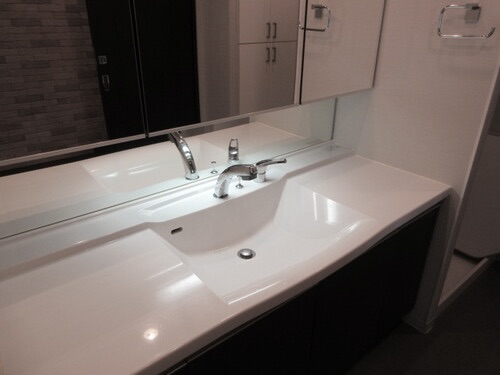 ホテルのような広々洗面台