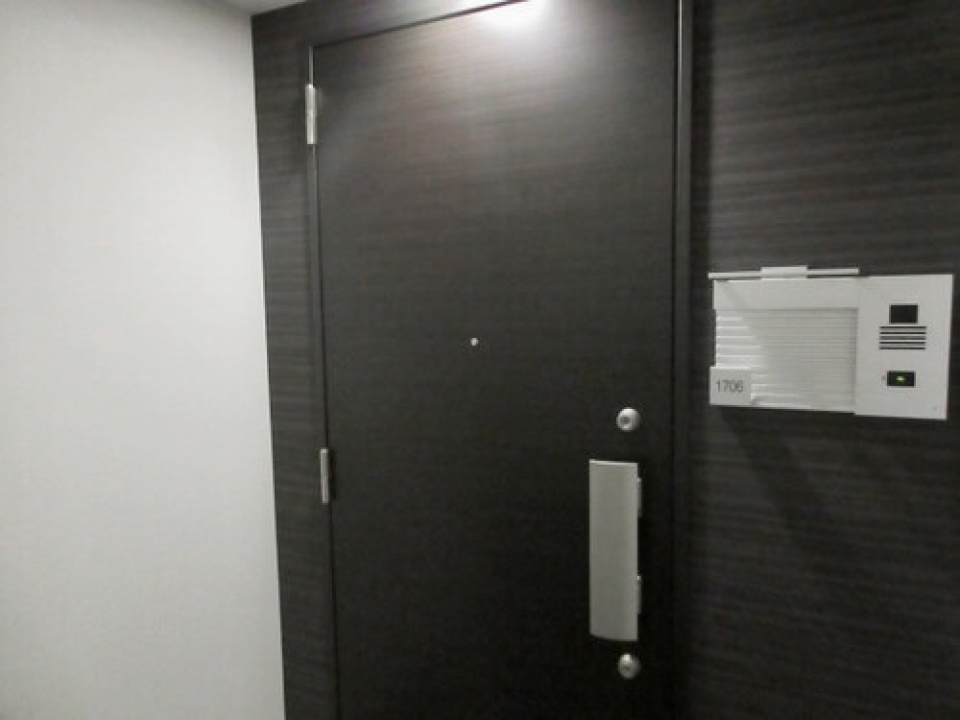 玄関ドア前もホテルみたい