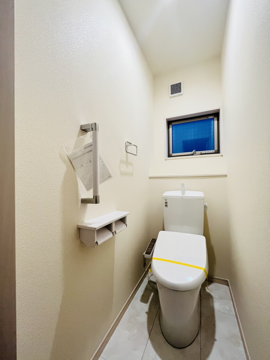 トイレは各階に1つずつあります