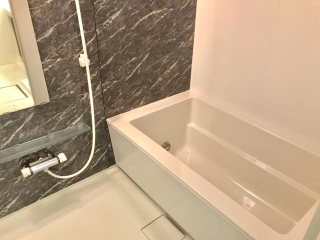 浴室も清潔感があります。追い焚き付！