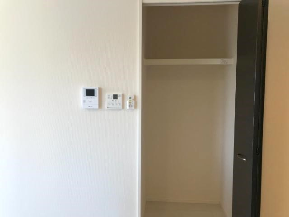 リビングにも収納があります