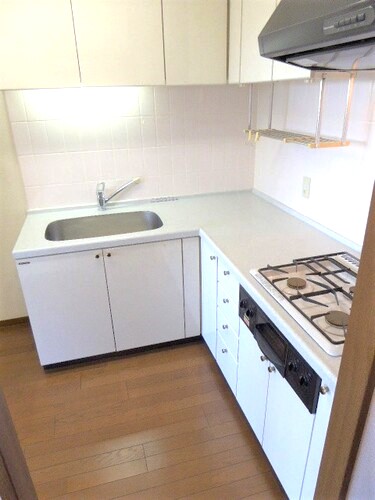 作業効率の上がるL字型キッチン。