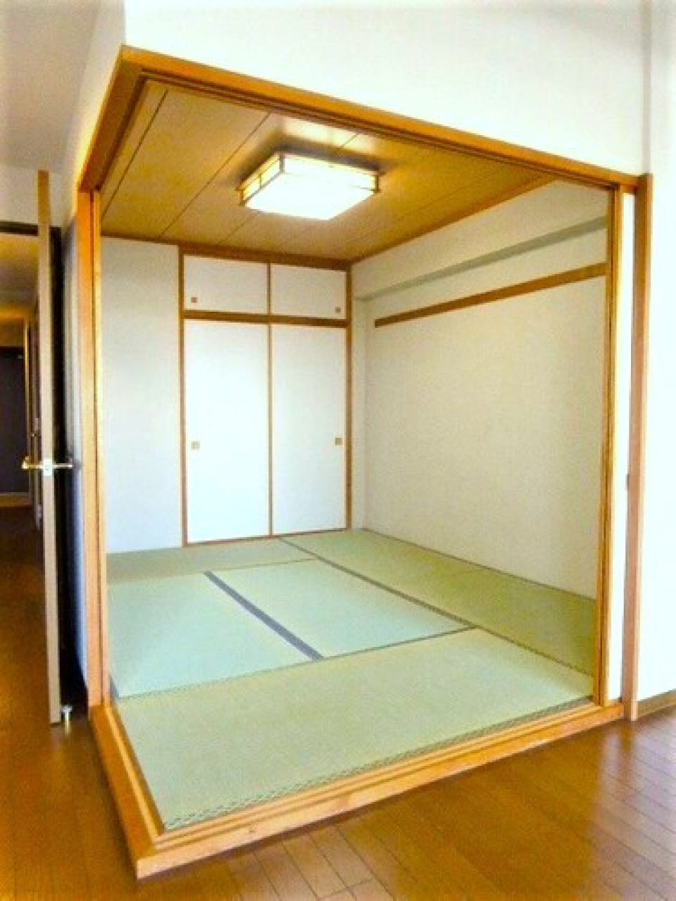 喧騒から離れて、和室でのんびりはいかが？