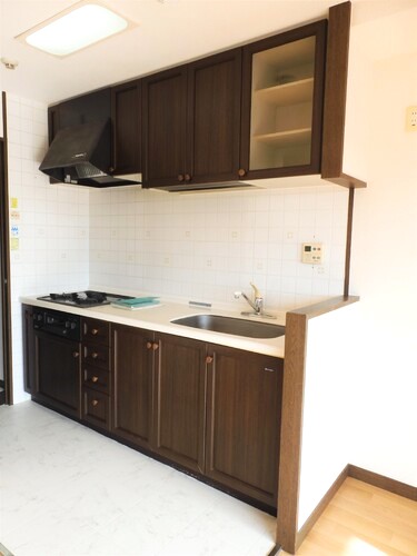 キッチンもクローゼットの色に合わせて、&rdquo;統一感&rdquo;。