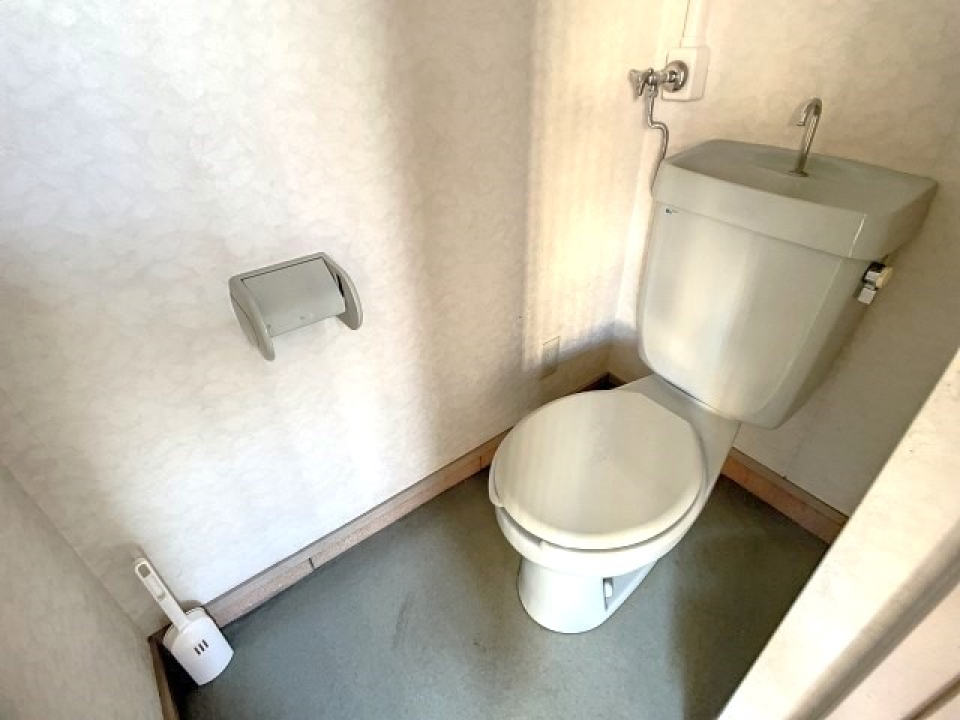 給湯室からアクセスできるトイレ