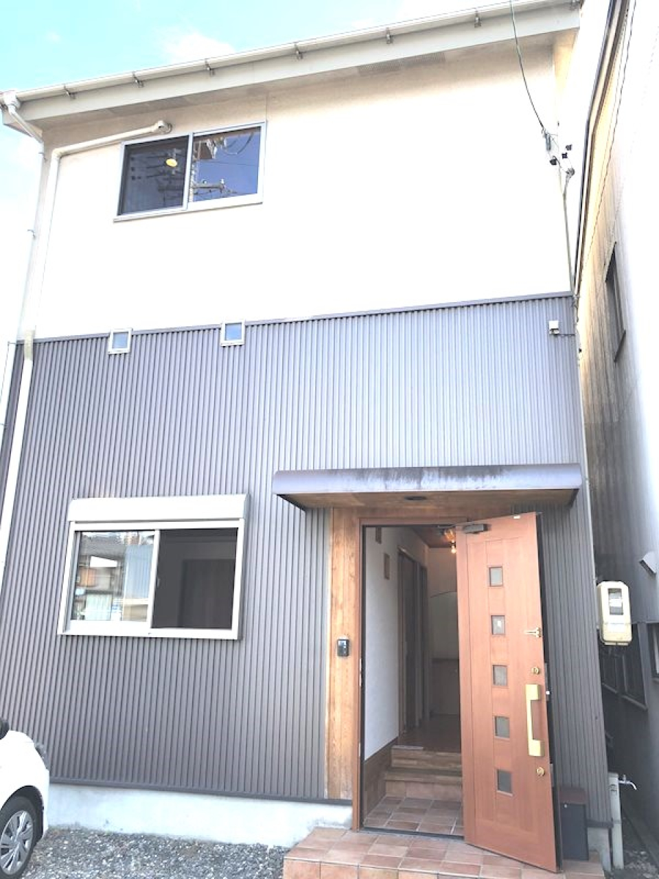 外観はキャンプらしくないところがミソ。