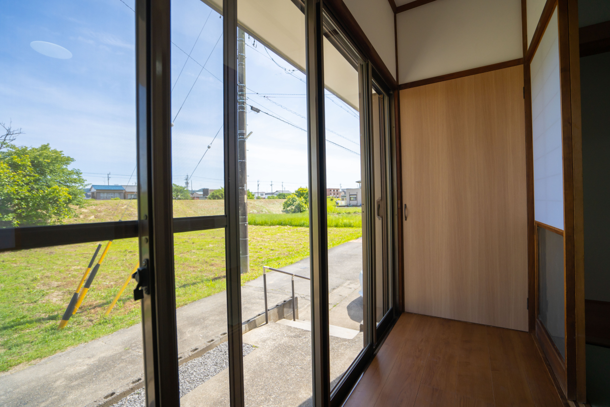 縁側で読書をしたり日光浴をしたり、ゆっくり過ごせる空間です