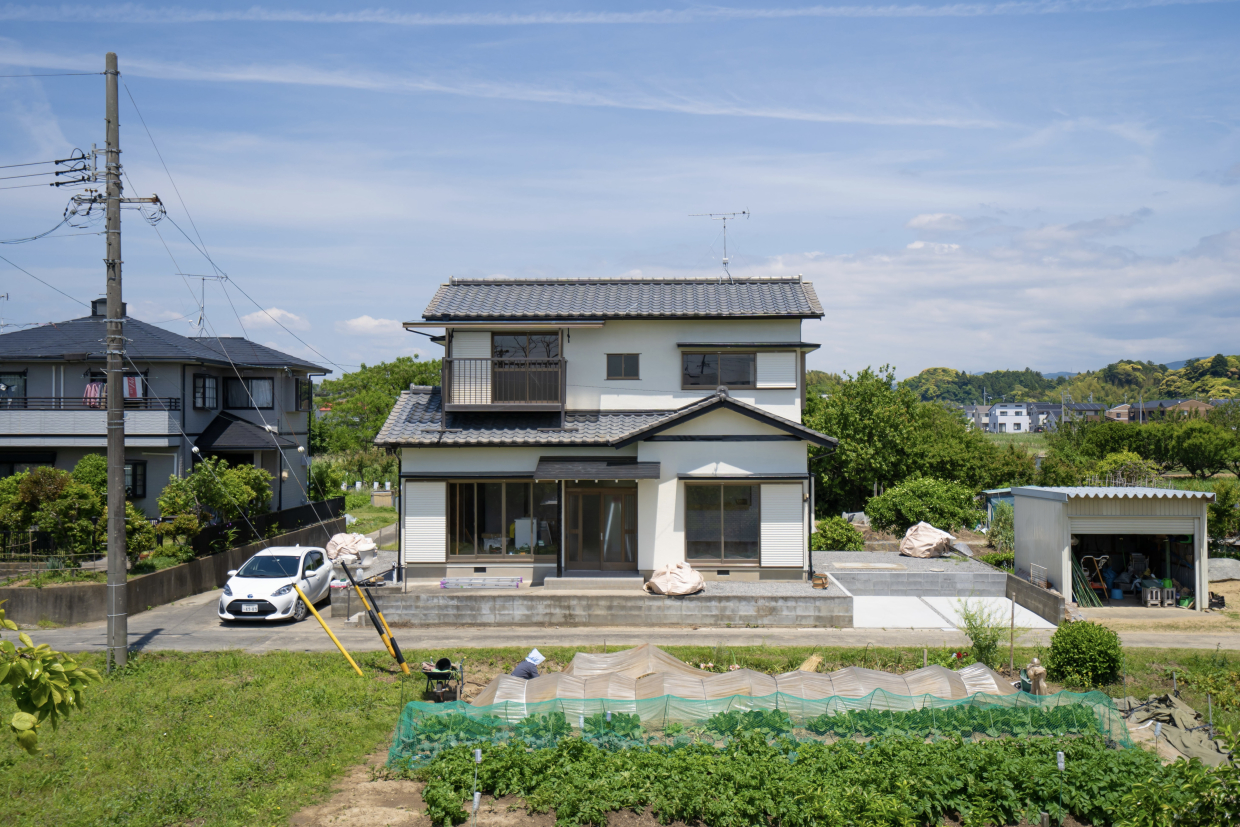 やっぱり瓦屋根のおうちは日本の風景の宝ですね
