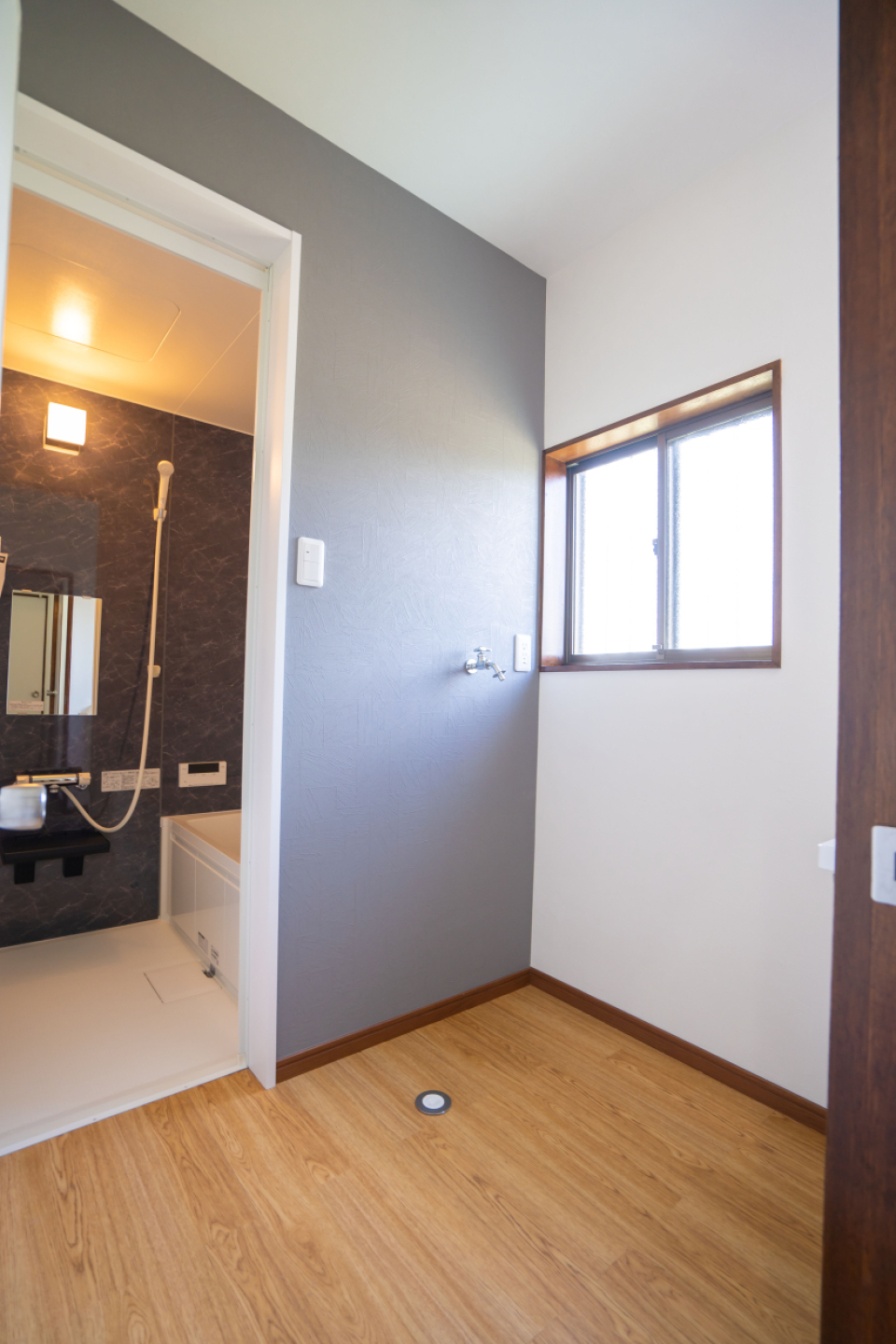 洗面所入って正面が浴室