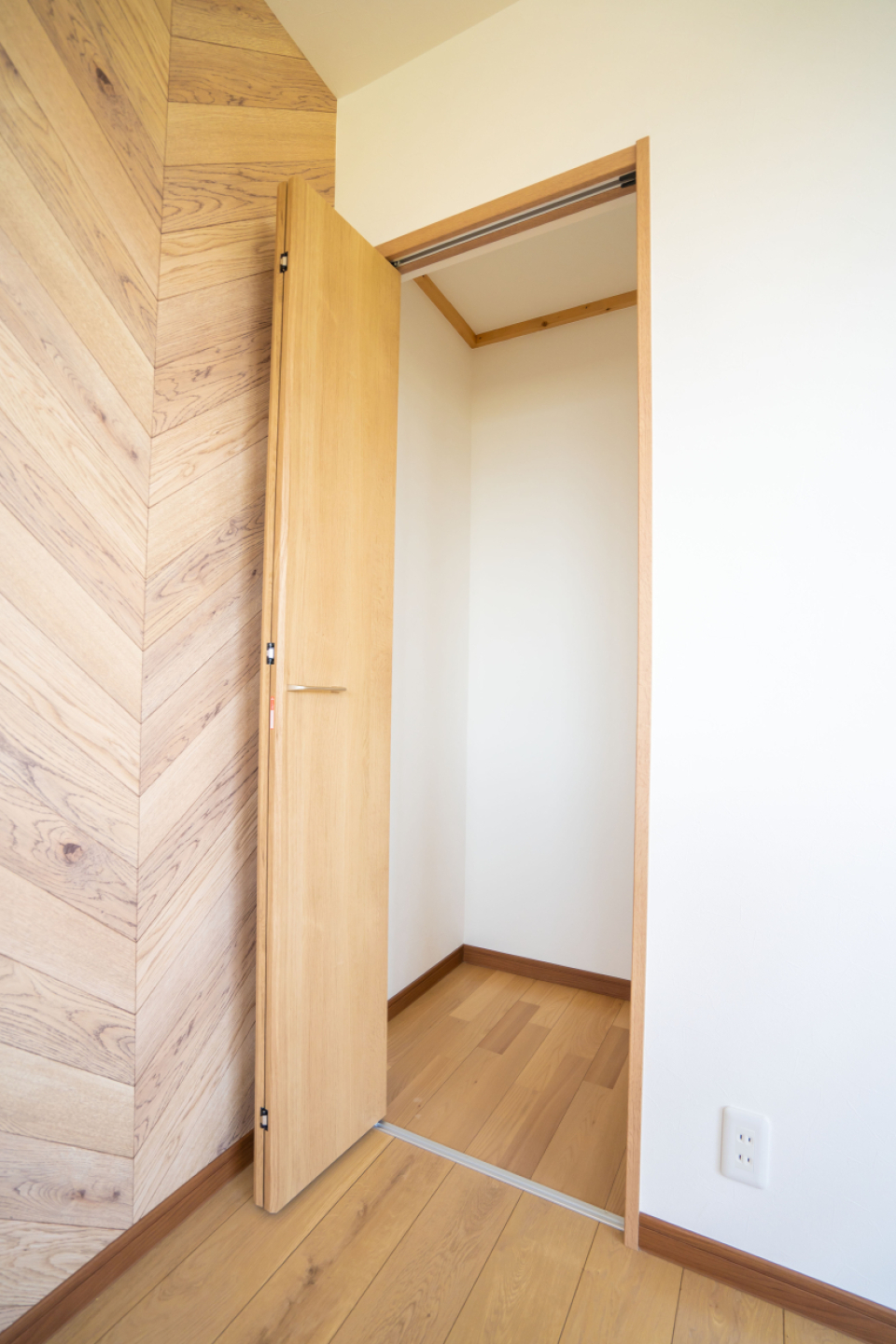 クローゼットはコンパクト