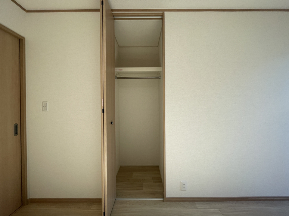 コンパクトサイズのクローゼット付き