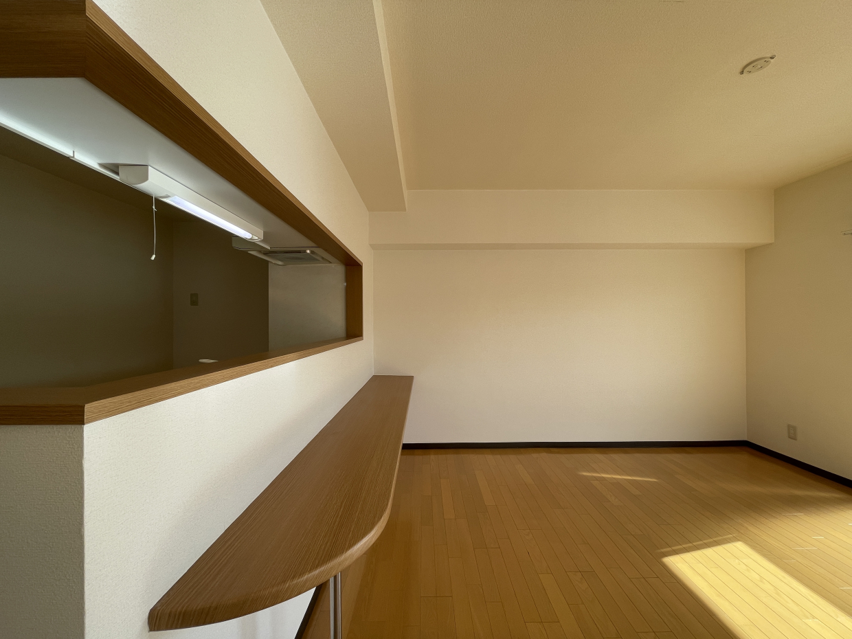 長いカウンターで家族団欒♪