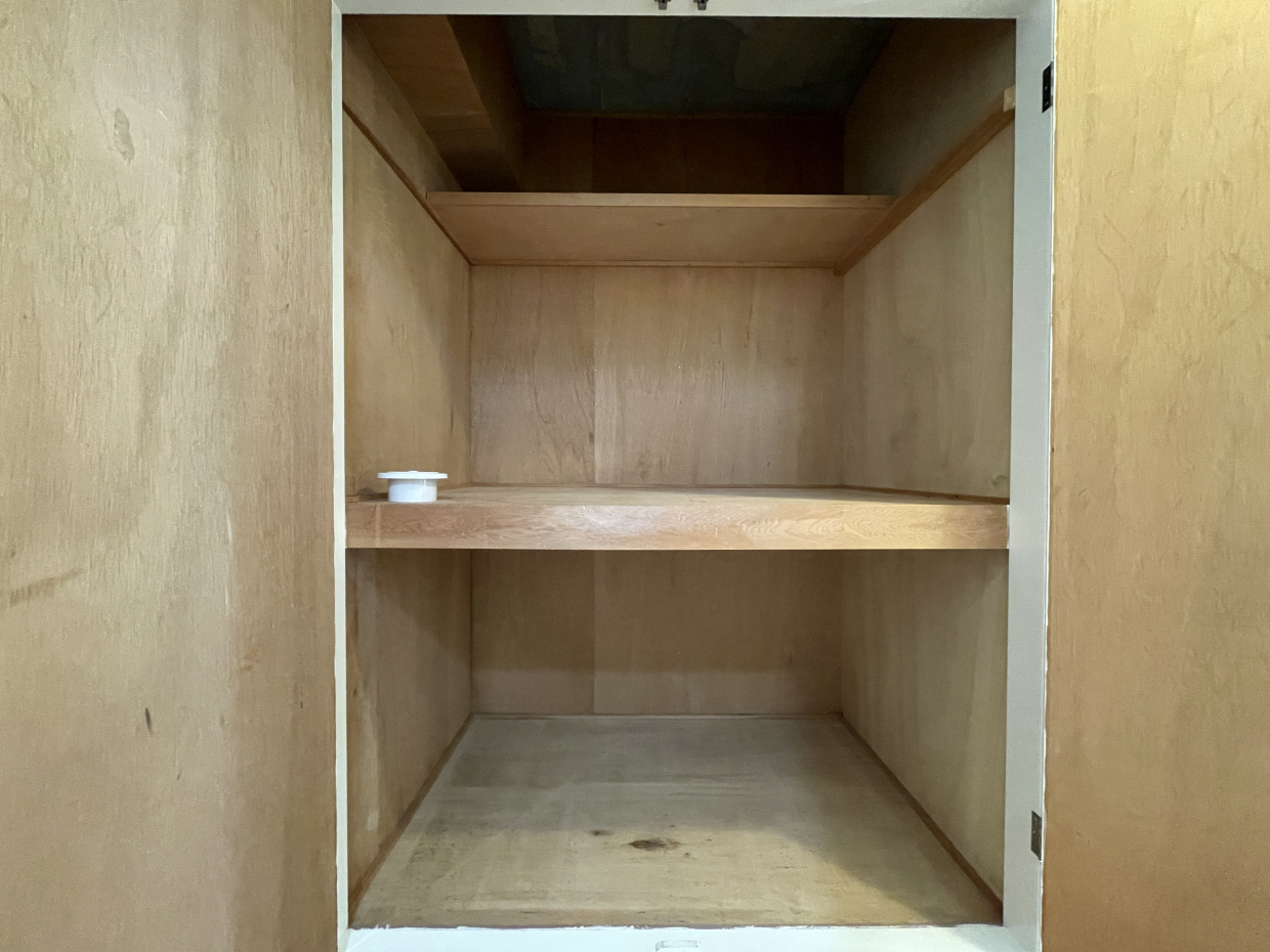 廊下にも収納あります