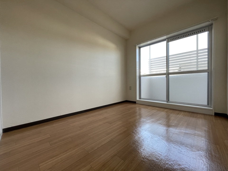 北側のもう一つの洋室8帖