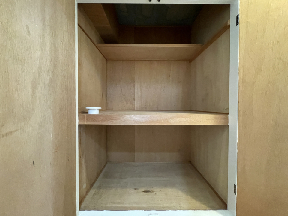 廊下にも収納あります