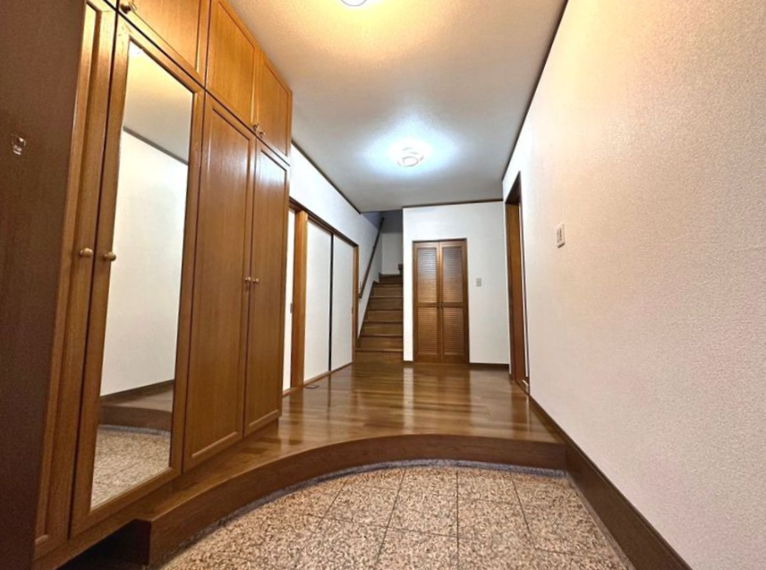 大豪邸ならではの玄関ですね、、、♪