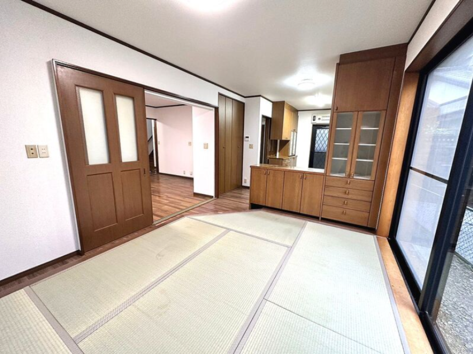 キッチン横には5.8帖の畳敷きスペース