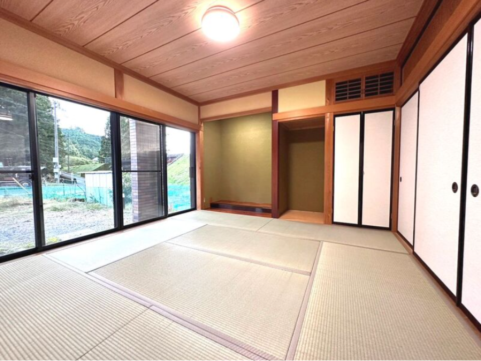 和室は昔ながらの造りで風情を感じます